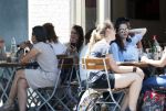 Amsterdam 15 juni 2017 
Carice v Houten en Eva v d Gucht op terras