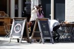 Amsterdam 15 juni 2017 
Carice v Houten en Eva v d Gucht op terras