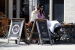 Amsterdam 15 juni 2017 
Carice v Houten en Eva v d Gucht op terras