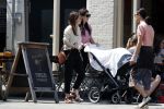Amsterdam 15 juni 2017 
Carice v Houten en Eva v d Gucht op terras