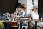 Amsterdam 15 juni 2017  
John Karthaus en zijn zwangere vrouw Carolien Spoor op terras