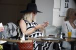 Amsterdam 15 juni 2017  
John Karthaus en zijn zwangere vrouw Carolien Spoor op terras