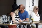 Amsterdam 15 juni 2017  
John Karthaus en zijn zwangere vrouw Carolien Spoor op terras