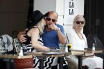 Amsterdam 15 juni 2017  
John Karthaus en zijn zwangere vrouw Carolien Spoor op terras
