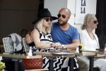 Amsterdam 15 juni 2017  
John Karthaus en zijn zwangere vrouw Carolien Spoor op terras