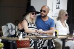 Amsterdam 15 juni 2017  
John Karthaus en zijn zwangere vrouw Carolien Spoor op terras