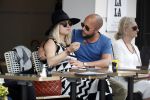 Amsterdam 15 juni 2017  
John Karthaus en zijn zwangere vrouw Carolien Spoor op terras