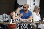 Amsterdam 15 juni 2017  
John Karthaus en zijn zwangere vrouw Carolien Spoor op terras
