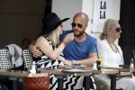 Amsterdam 15 juni 2017  
John Karthaus en zijn zwangere vrouw Carolien Spoor op terras