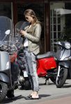 Amsterdam 23 mei 2017
Chelsey Weimar met haar vespa scooter