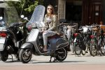 Amsterdam 23 mei 2017
Chelsey Weimar met haar vespa scooter