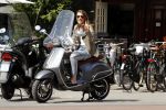 Amsterdam 23 mei 2017
Chelsey Weimar met haar vespa scooter