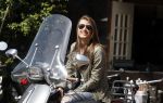 Amsterdam 23 mei 2017
Chelsey Weimar met haar vespa scooter