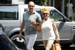 Amsterdam 21 juni 2017
Connie Witteman met haar verloofde Eugene v Dun op de cornelis schuytstraat