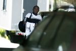 Amsterdam 15 juni 2017   
De vader van Memphis Depay Dennis loopt naar zijn huis.