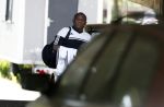 Amsterdam 15 juni 2017   
De vader van Memphis Depay Dennis loopt naar zijn huis.