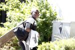Amsterdam 15 juni 2017   
De vader van Memphis Depay Dennis loopt naar zijn huis.