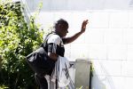 Amsterdam 15 juni 2017   
De vader van Memphis Depay Dennis loopt naar zijn huis.