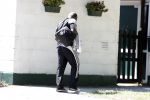 Amsterdam 15 juni 2017   
De vader van Memphis Depay Dennis loopt naar zijn huis.