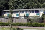 Amsterdam 15 juni 2017   
De vader van Memphis Depay Dennis loopt naar zijn huis.