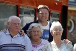 Laren 15 mei 2017
De wereld rond met 80 jarigen van sbs6 gepresenteerd door Dennis v d Geest