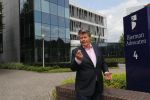 Tiel, 24 Mei 2017
Emile Ratelband bij Advocaten kantoor Bierman in Tiel.
Hun zijn de curator van het faillissement van Peter Jans Rens.