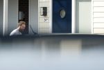 Amsterdam Vinkeveen 20 juni 2017
Roxeanne Hazes brengt haar verloofde Erik Zwennes naar het station. Roxeanne draagt een T shirt met dochter van Dre opschrift.