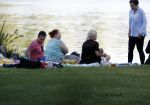 Amsterdam Amsterdamse Bos 17 juni 2017
Vincent Croiset met zijn zoons , zijn vriendin Tina de Bruin en hun baby Teddy , Annemarie Jung en Eva v d Gught met man en dochter