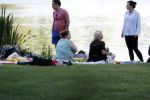 Amsterdam Amsterdamse Bos 17 juni 2017
Vincent Croiset met zijn zoons , zijn vriendin Tina de Bruin en hun baby Teddy , Annemarie Jung en Eva v d Gught met man en dochter