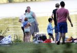 Amsterdam Amsterdamse Bos 17 juni 2017
Vincent Croiset met zijn zoons , zijn vriendin Tina de Bruin en hun baby Teddy , Annemarie Jung en Eva v d Gught met man en dochter