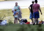 Amsterdam Amsterdamse Bos 17 juni 2017
Vincent Croiset met zijn zoons , zijn vriendin Tina de Bruin en hun baby Teddy , Annemarie Jung en Eva v d Gught met man en dochter