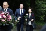 Vught 13 juni 2017
Herdenkingsdienst/ begrafenis van Sandra Reemer in kasteel Maurick. Evert Santegoeds met schoonmoeder en vriend Robert Halewijn