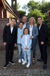 Fijnaart,21 Mei 2017
Eerste Heilige Communie van Lucas Bauer
Frans Bauer met Mariska Bauer Christiaan Bauer Jan Bauer Frans Bauer en Lucas