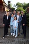 Fijnaart,21 Mei 2017
Eerste Heilige Communie van Lucas Bauer
Frans Bauer met Mariska Bauer Christiaan Bauer Jan Bauer Frans Bauer en Lucas