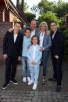Fijnaart,21 Mei 2017
Eerste Heilige Communie van Lucas Bauer
Frans Bauer met Mariska Bauer Christiaan Bauer Jan Bauer Frans Bauer en Lucas