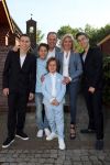 Fijnaart,21 Mei 2017
Eerste Heilige Communie van Lucas Bauer
Frans Bauer met Mariska Bauer Christiaan Bauer Jan Bauer Frans Bauer en Lucas