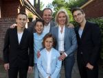 Fijnaart,21 Mei 2017
Eerste Heilige Communie van Lucas Bauer
Frans Bauer met Mariska Bauer Christiaan Bauer Jan Bauer Frans Bauer en Lucas