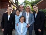 Fijnaart,21 Mei 2017
Eerste Heilige Communie van Lucas Bauer
Frans Bauer met Mariska Bauer Christiaan Bauer Jan Bauer Frans Bauer en Lucas