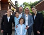 Fijnaart,21 Mei 2017
Eerste Heilige Communie van Lucas Bauer
Frans Bauer met Mariska Bauer Christiaan Bauer Jan Bauer Frans Bauer en Lucas