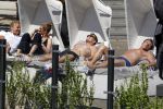 Amsterdam 26 mei 2017
De toppers Gerard Joling en Jeroen v d Boom met zijn vrouw Dani en Wino Omtzigt in hetb zonnetje bij het Amstel Hotel