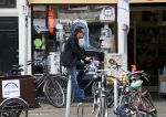 Amsterdam 23 mei 2017
Hans Teeuwen op de fiets in Amsterdam