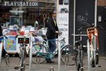 Amsterdam 23 mei 2017
Hans Teeuwen op de fiets in Amsterdam