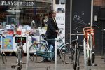 Amsterdam 23 mei 2017
Hans Teeuwen op de fiets in Amsterdam