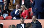 Rotterdam 9 juni 2017Hans v Breukelen met zijn vriendin Carolein op de trivbune bij Nederland - Luxemburg in de kuip
