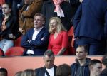 Rotterdam 9 juni 2017Hans v Breukelen met zijn vriendin Carolein op de trivbune bij Nederland - Luxemburg in de kuip