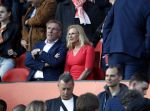 Rotterdam 9 juni 2017Hans v Breukelen met zijn vriendin Carolein op de trivbune bij Nederland - Luxemburg in de kuip