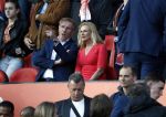 Rotterdam 9 juni 2017Hans v Breukelen met zijn vriendin Carolein op de trivbune bij Nederland - Luxemburg in de kuip