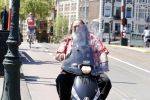 Amsterdam 26 mei 2017
Henk Schiffmacher op zijn scooter