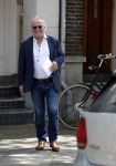 Amsterdam 22 mei 2017 
Huub Stapel bellend op straat