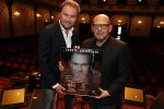 Amsterdam 15 mei 2017
Wesly Bronkhorst 15 jaar artiest in het concertgebouw. Jaap v Zweeden reikt eerste cd uit
